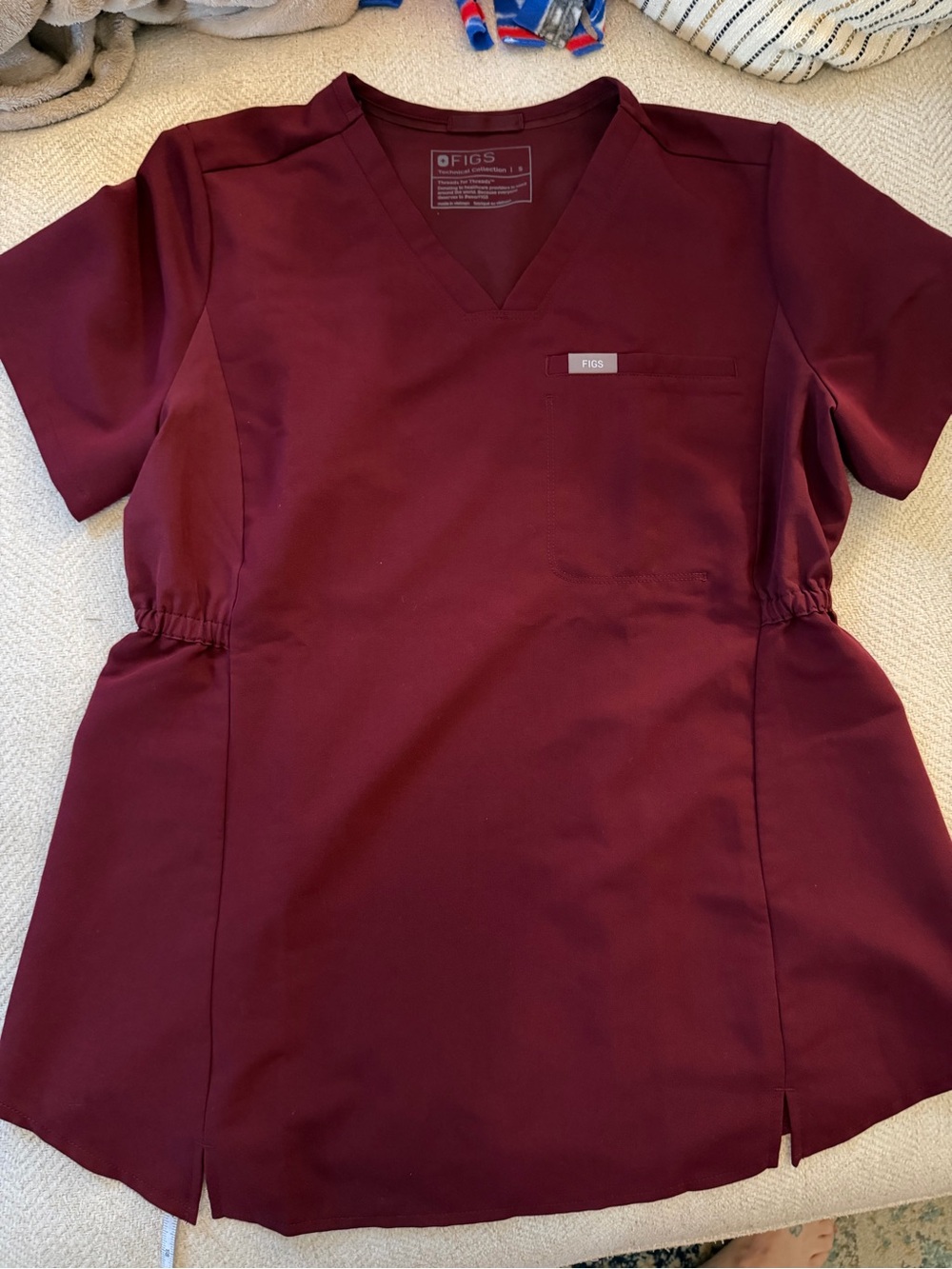 FIGS Octavia Maternity Scrub Top – Burgundy - size Small